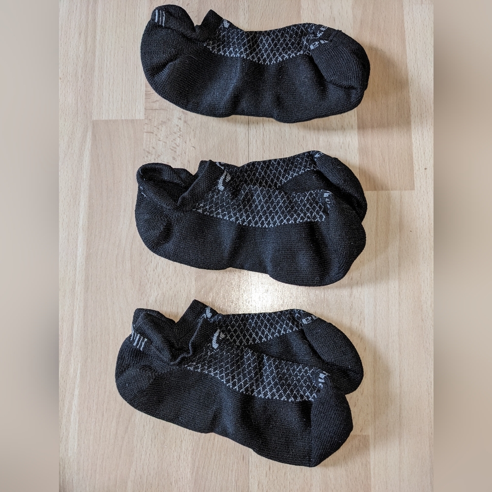 Road Runner Sports Cushioned No-show Socks (3)